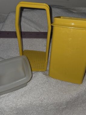 Yellow Tupperware Pickle Keeper